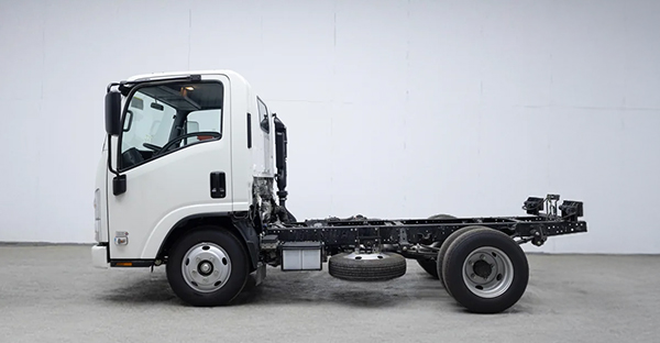 ايسوزو دينا 4 طن شاص قصير زجاج كهرب 2025 - من الخارج